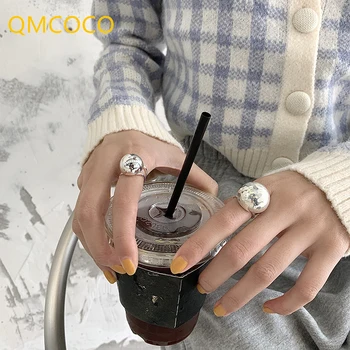 QMCOCO צבע כסף גדולים הכדור חלקה טבעות לאישה בציר פשוט מסיבה תכשיטים מתנות 2021 חדש בסגנון אופנתי הטבעת