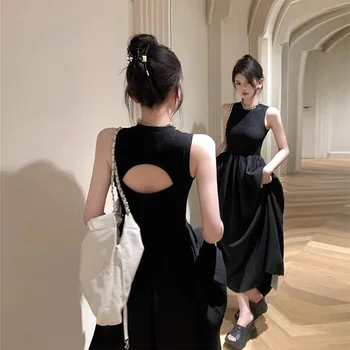 2023 שחור ללא שרוולים צרפתי משובח מזג הפבורן השמלה של נשים קיץ חוש עיצוב אפוד נישה ללא משענת החצאית הארוכה