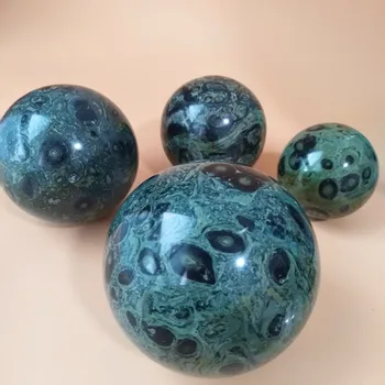 אבן טבעית ירוק טווס כדור בדולח יפה בתחום השולחן עיצוב חדר פנג שואי אנרגיה רייקי קישוטים כישוף מדיטציה