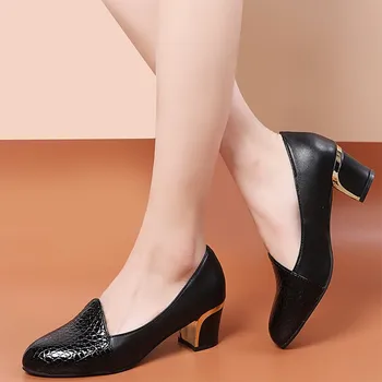 עור אמצע העקב נעלי נשים 2023 האביב שחור רדוד הפה עור פטנטים נשים נעלי עור גס נעליים בודד