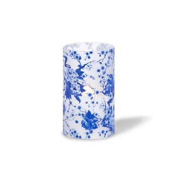 3.5 אינץ ' D x 6-in H יד מיציקת שעווה של נר כחול פרחוני בדוגמת זכוכית חלבית עם בלעדיות ™ זוהר